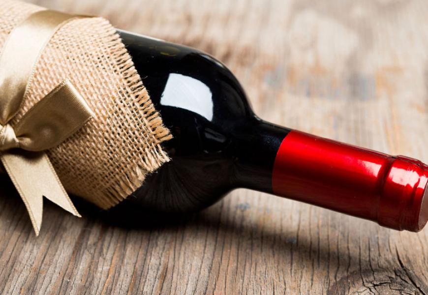 8 trucchi per regalare il Vino giusto e non sbagliare etichetta